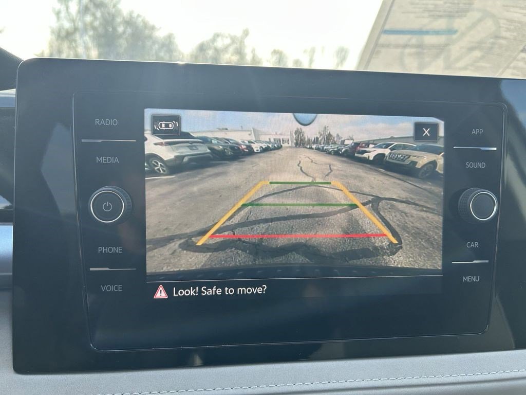 New 2026 Volkswagen Taos SE FWD image 17