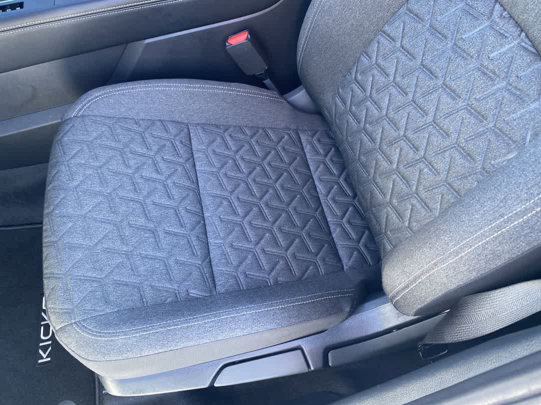 Used 2025 Nissan Kicks SV image 11