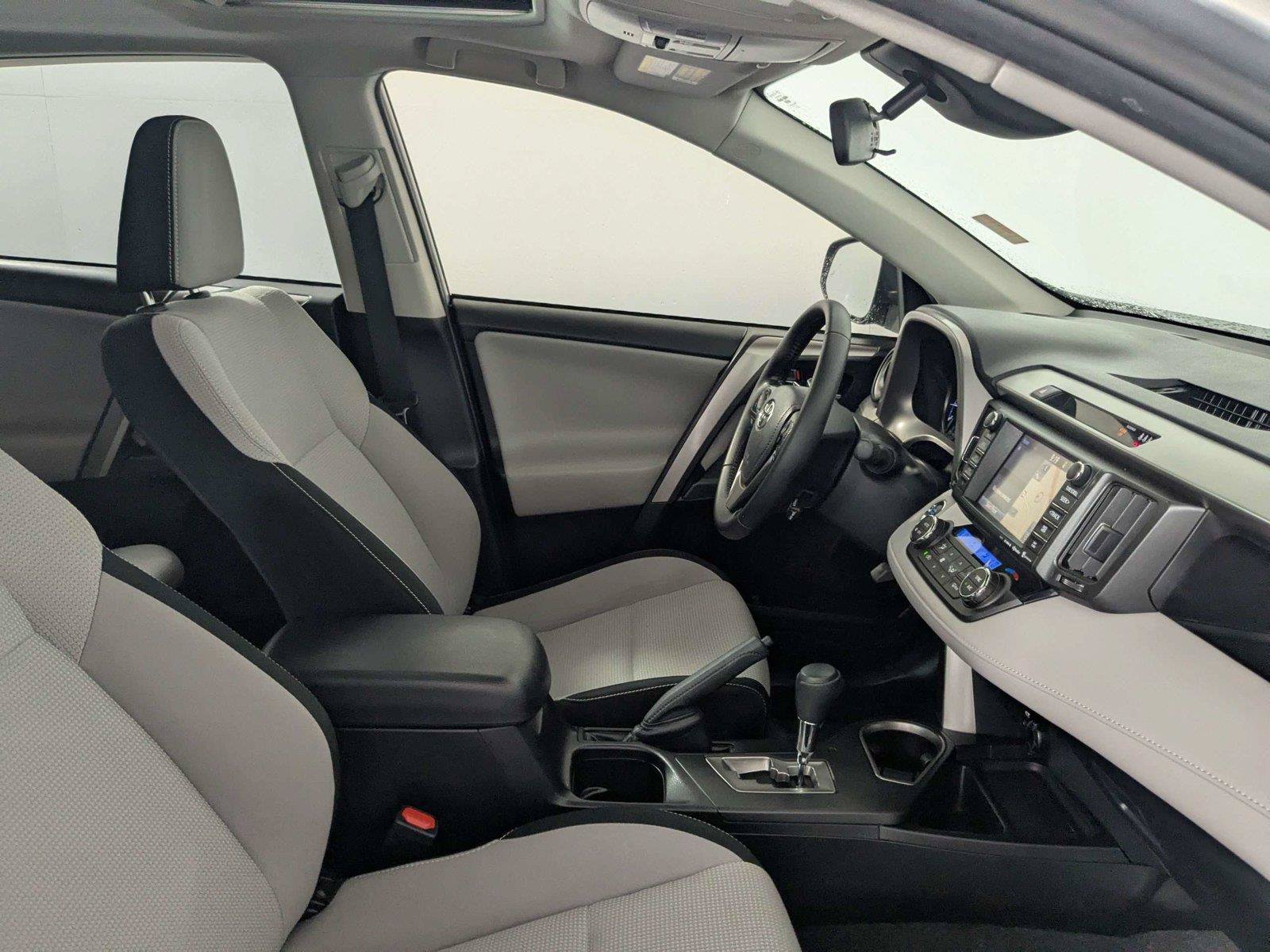 Used 2018 Toyota RAV4 XLE FWD image 35