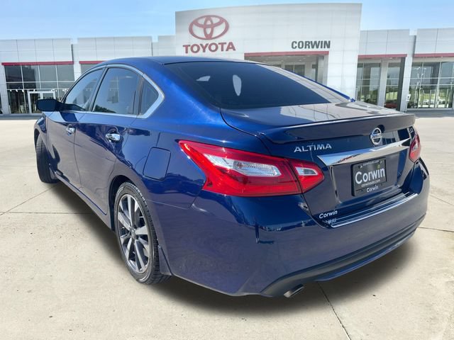 Used 2016 Nissan Altima 2.5 SR w/ LED Appearance Package FWD image 3