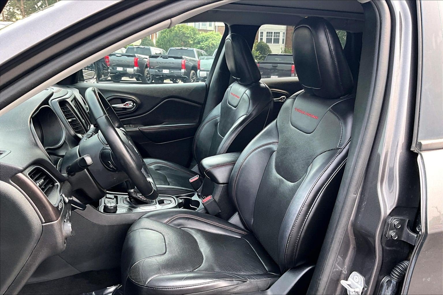 Used 2019 Jeep Cherokee Trailhawk AWD/4WD image 24
