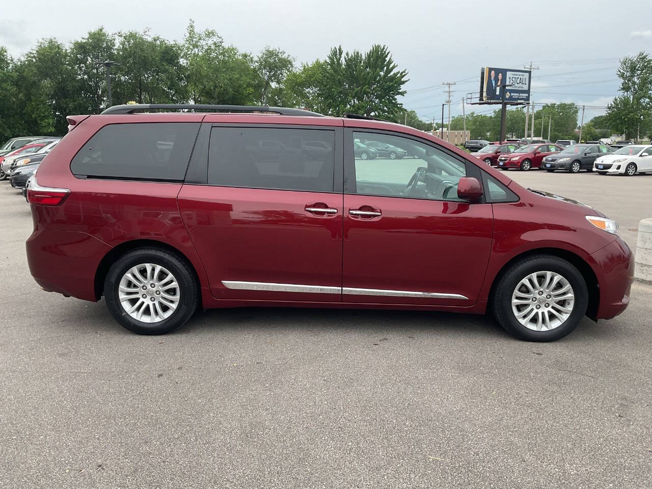 Used 2015 Toyota Sienna XLE FWD image 9