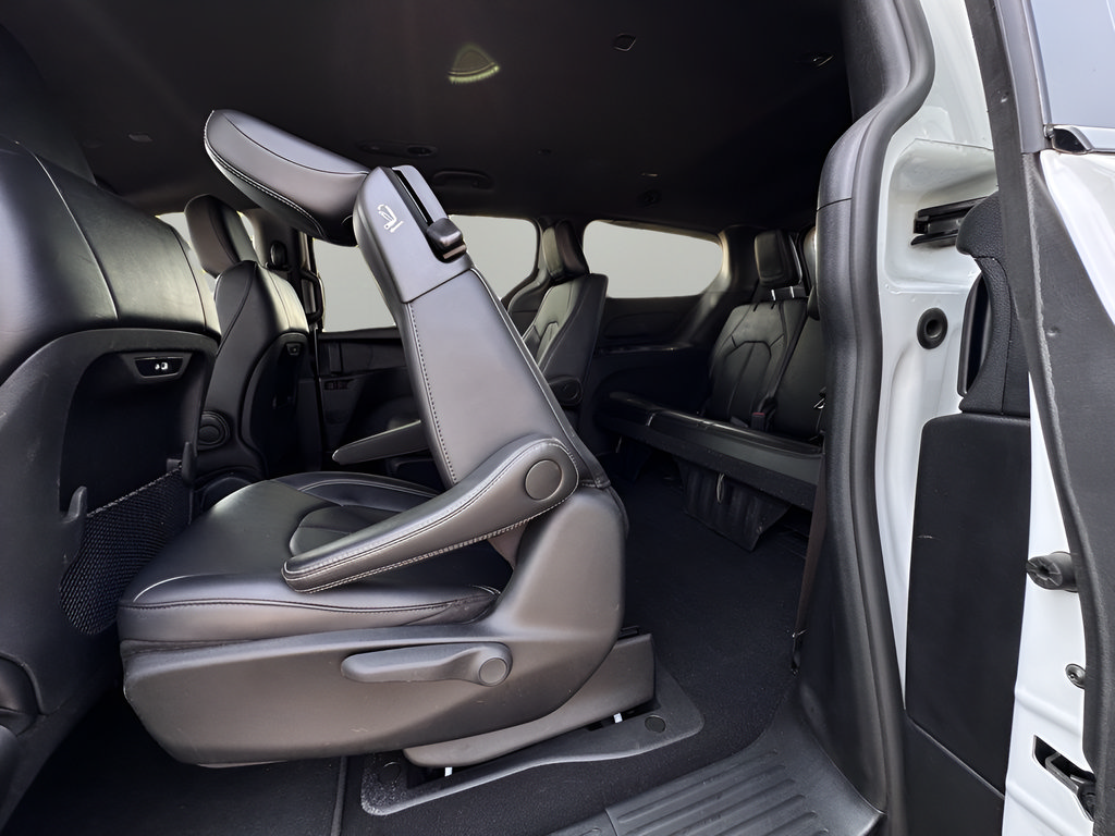 Used 2024 Chrysler Pacifica Limited FWD image 19