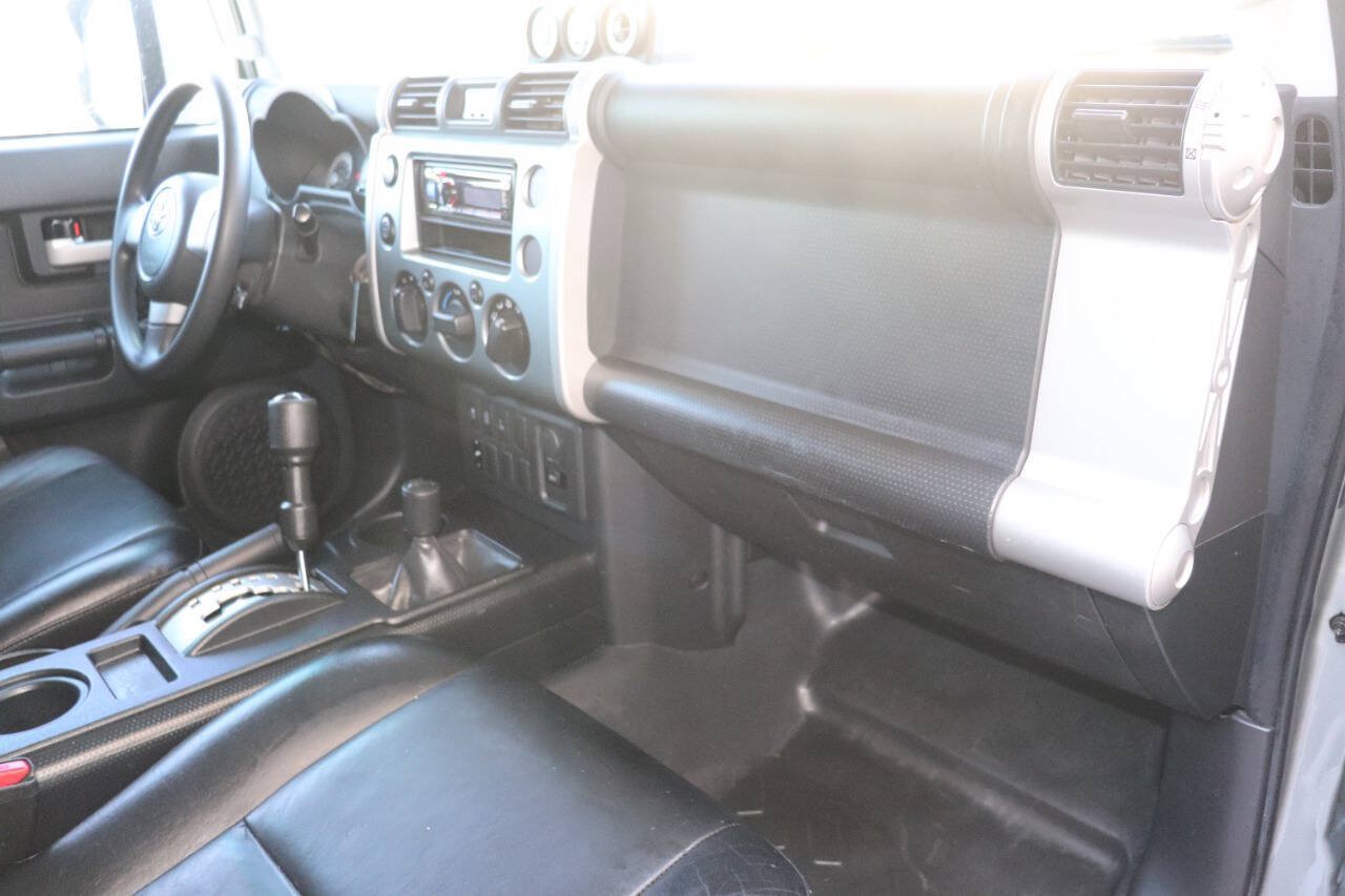 Used 2010 Toyota FJ Cruiser 4WD image 27