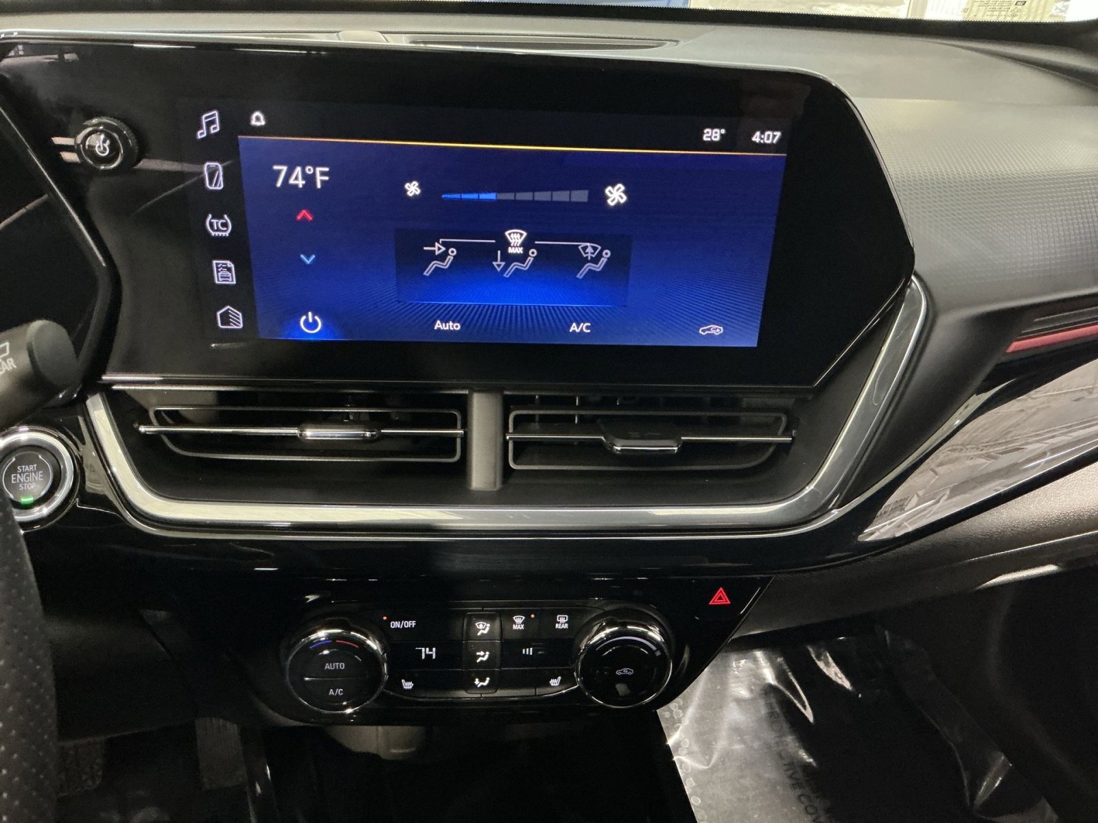 Used 2025 Chevrolet Trax RS w/ Sunroof Package image 28