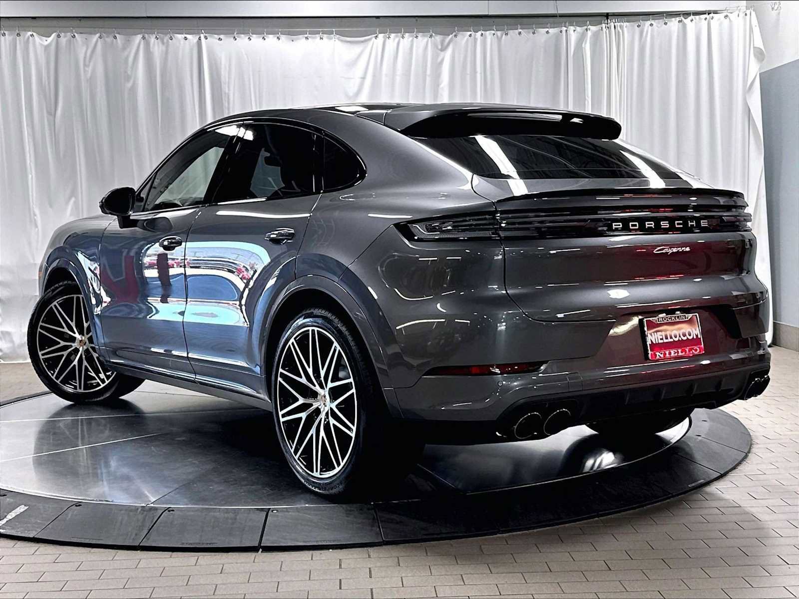 Used 2026 Porsche Cayenne Coupe AWD/4WD image 3