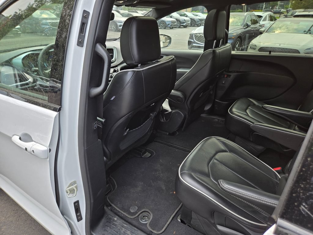 Used 2025 Chrysler Pacifica Limited FWD image 15