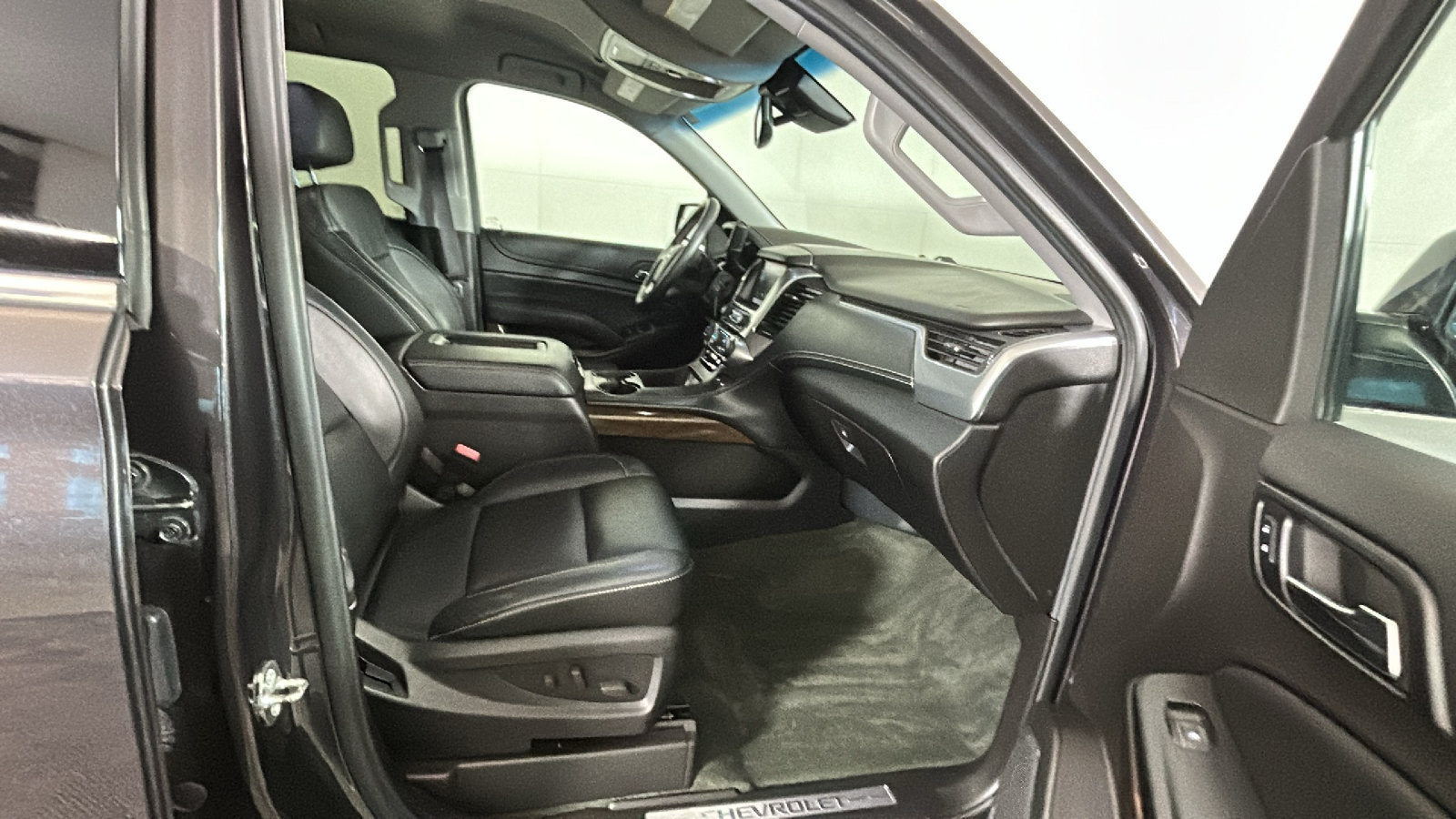 Used 2015 Chevrolet Tahoe LT w/ Max Trailering Package AWD/4WD image 36