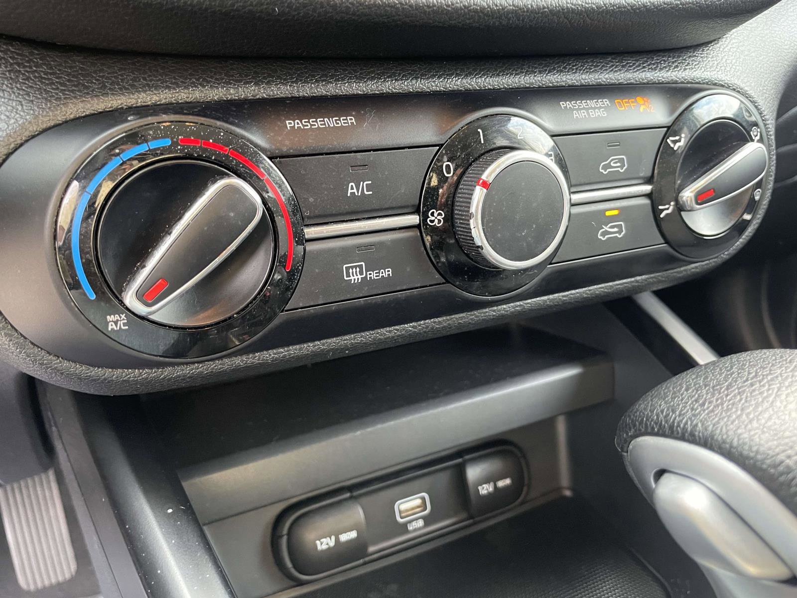 Used 2022 Kia Soul LX image 13