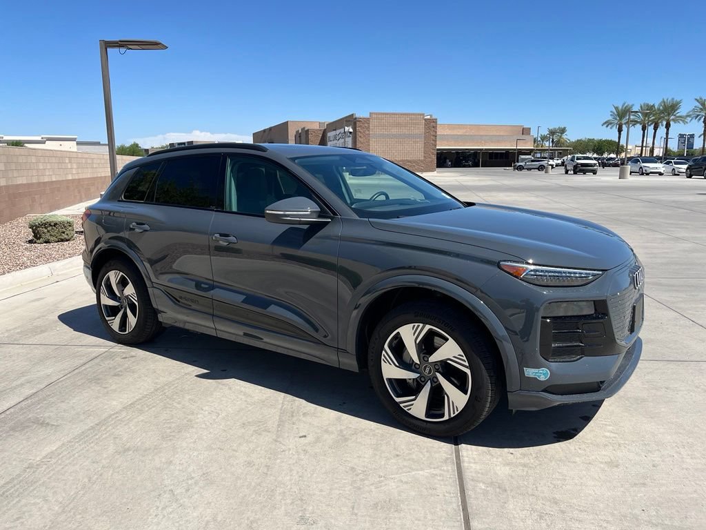 Used 2025 Audi Q6 e-tron Premium Plus w/ Premium Plus AWD/4WD image 5