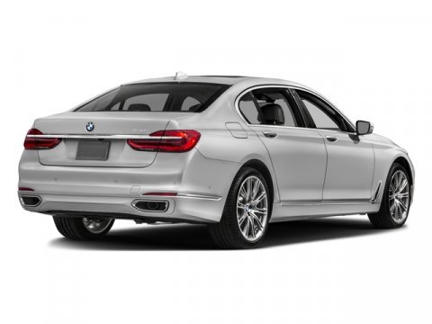 Used 2018 BMW 740i image 2