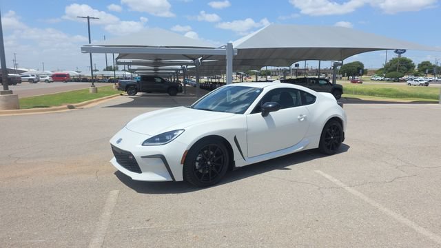Used 2025 Toyota GR86 Premium RWD image 2