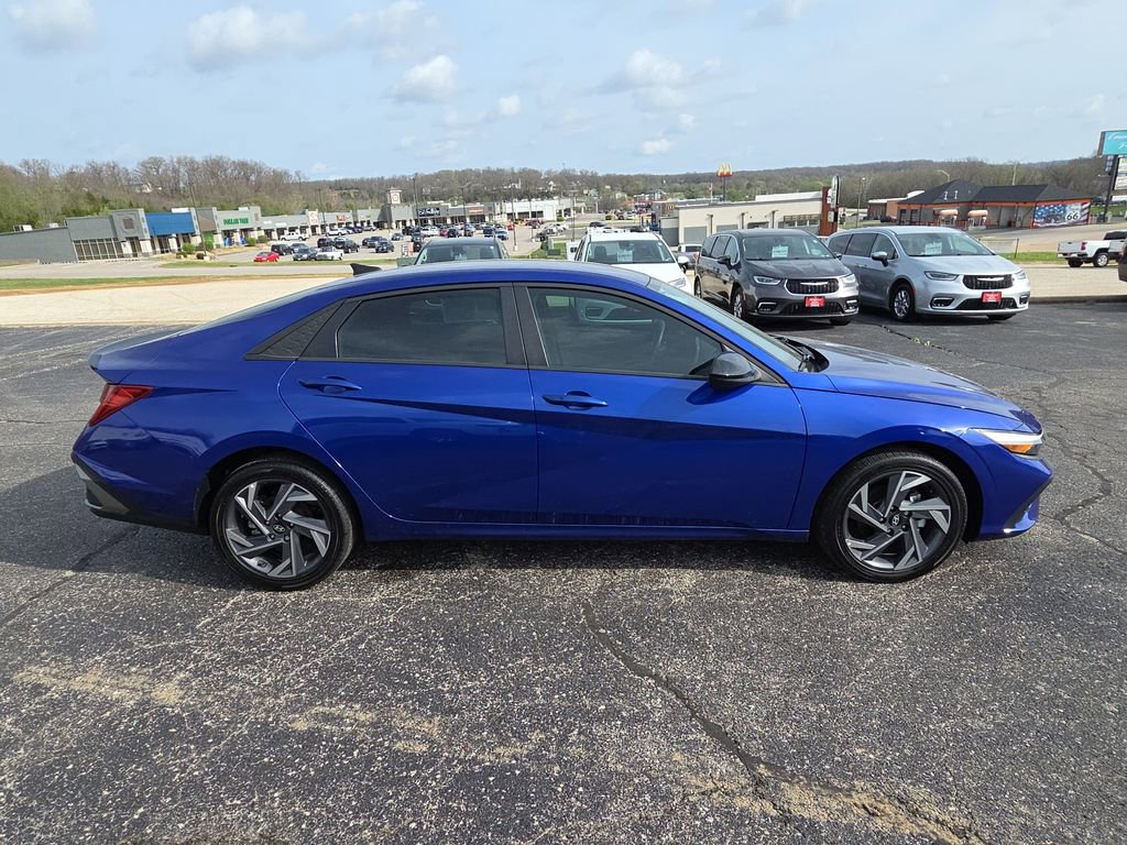 Used 2025 Hyundai Elantra SEL w/ Cargo Package image 9