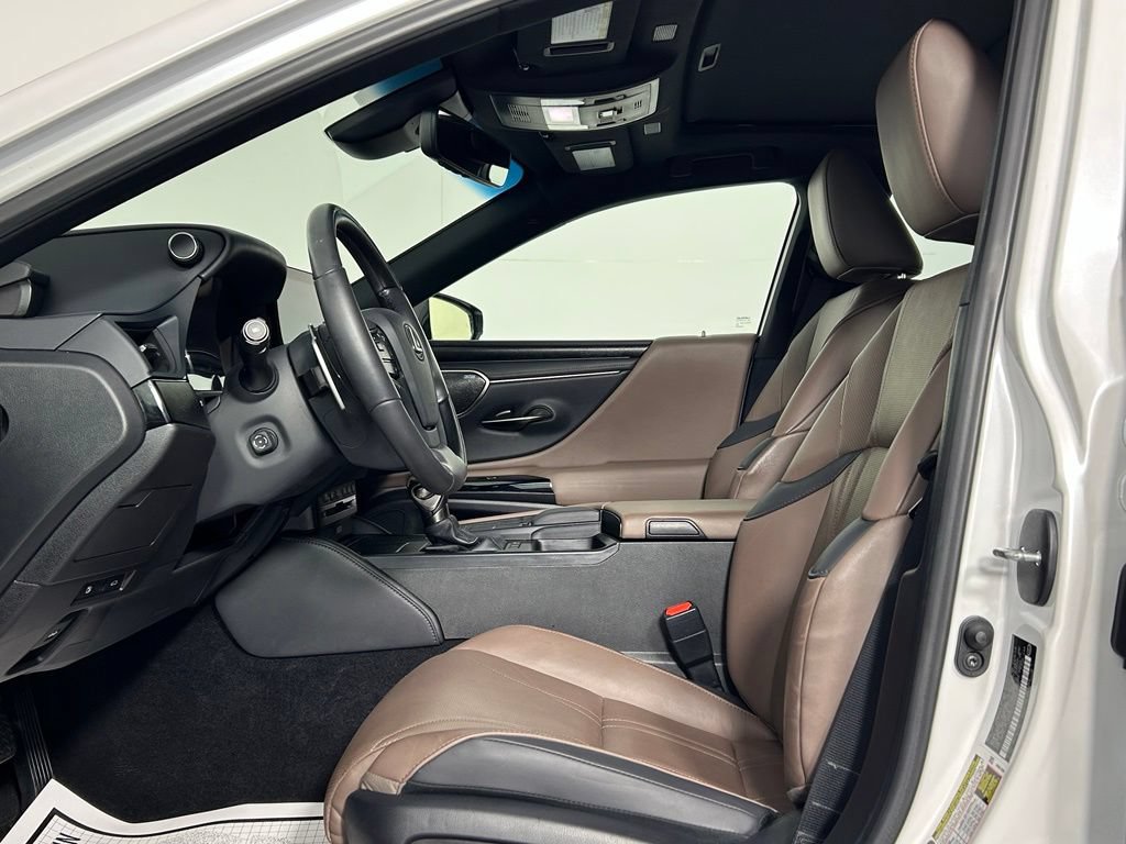 Used 2022 Lexus ES 300h w/ Luxury Package FWD image 31