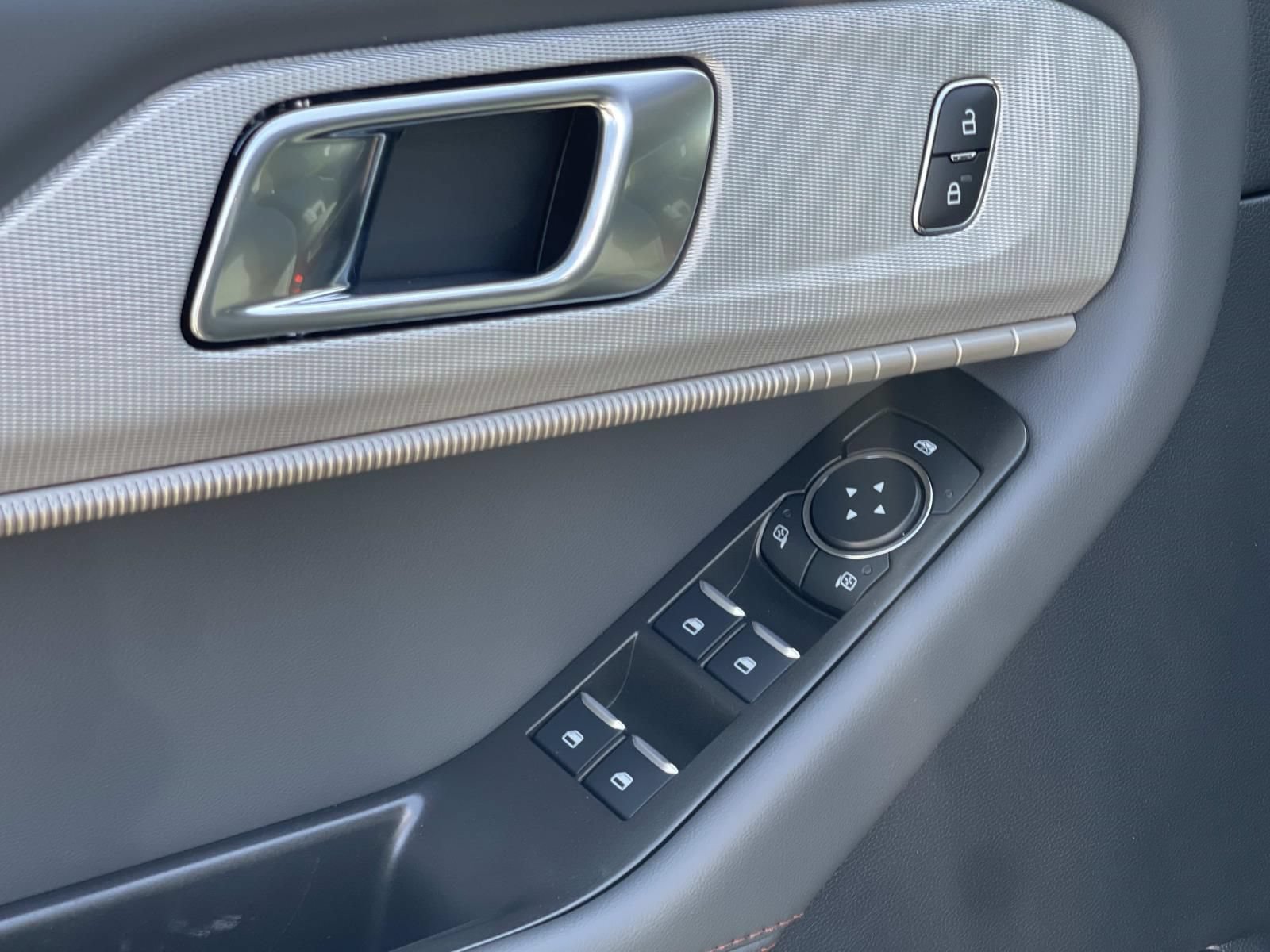 New 2026 Ford Explorer Active RWD image 20