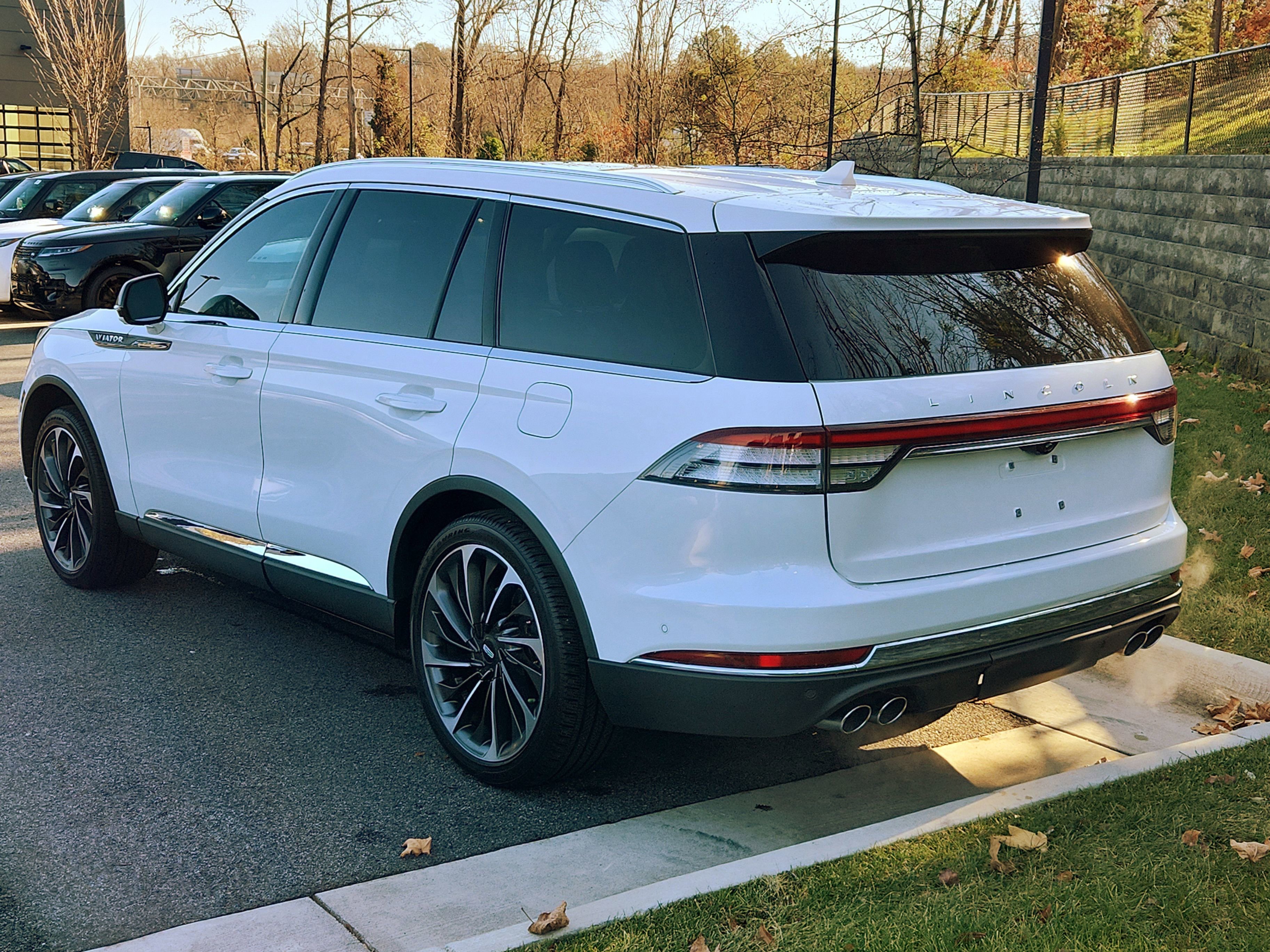 Used 2021 Lincoln Aviator Reserve w/ Equipment Group 202A image 12
