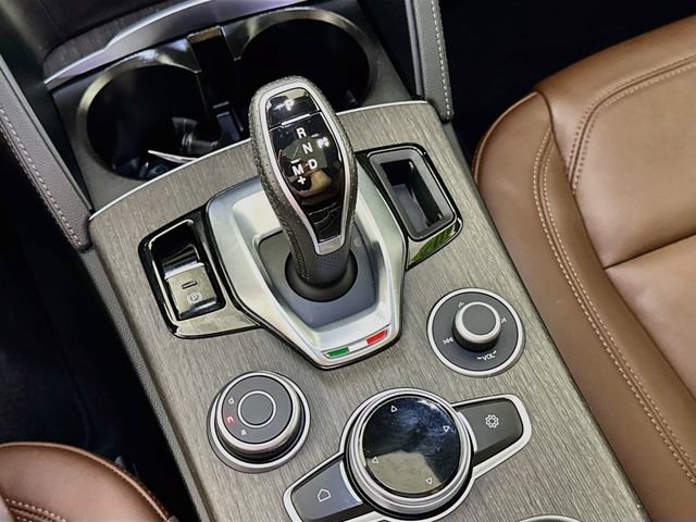 Used 2023 Alfa Romeo Stelvio Ti AWD/4WD image 16