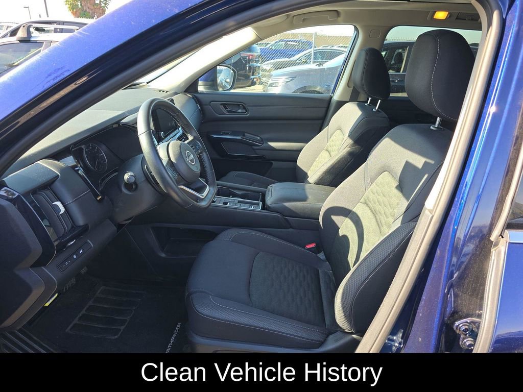 Used 2025 Nissan Pathfinder SV w/ SV Premium Package image 4