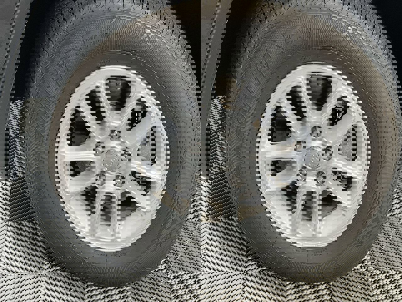 Used 2020 Jeep Grand Cherokee Laredo image 13