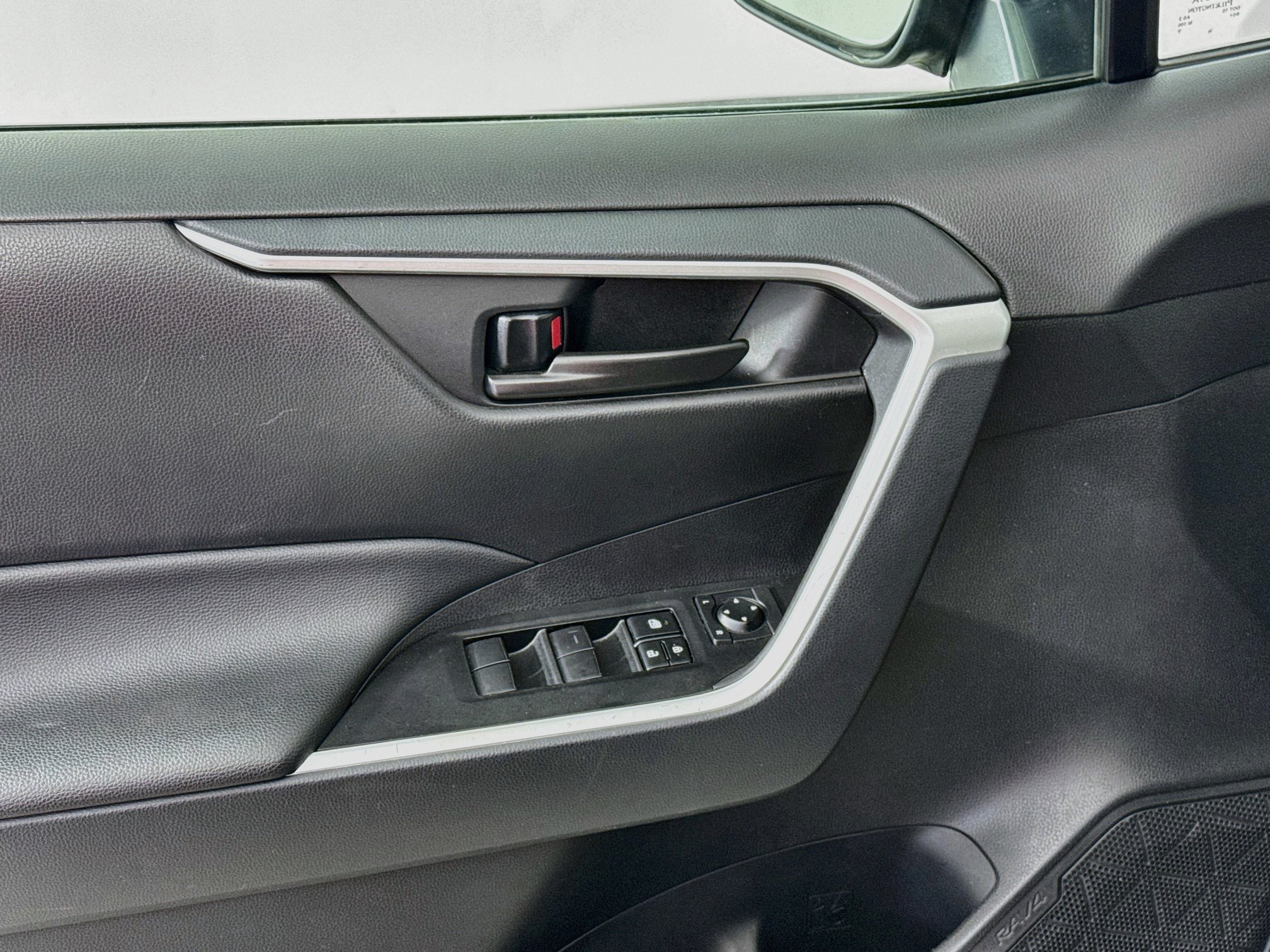 Certified 2025 Toyota RAV4 LE AWD/4WD image 18