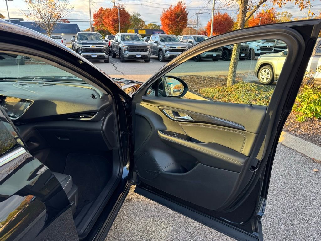 Used 2022 Buick Envision Essence w/ Safety Package image 23
