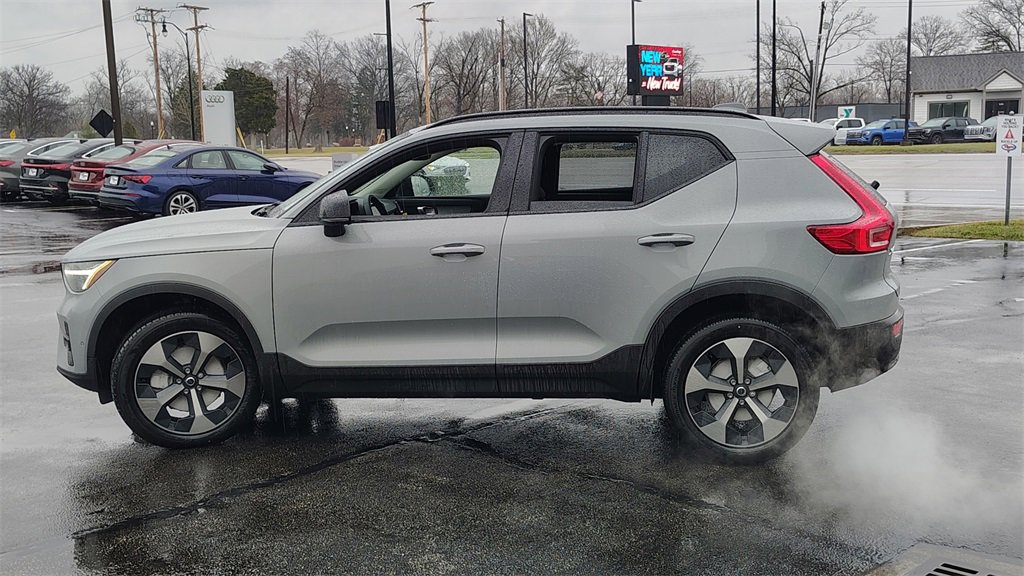 New 2026 Volvo XC40 B5 Plus w/ Protection Package Premier image 5