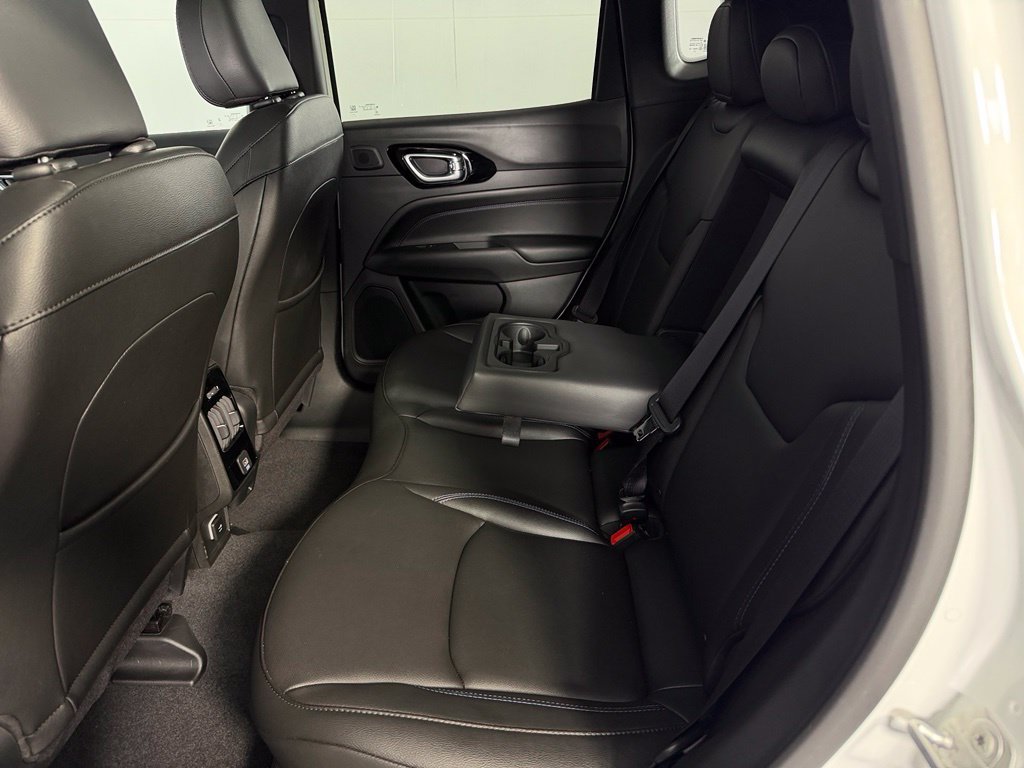 Used 2025 Jeep Compass Limited w/ High Altitude Package AWD/4WD image 18