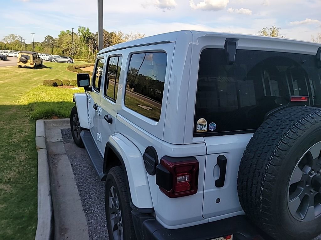 Used 2018 Jeep Wrangler Unlimited Sahara AWD/4WD image 14