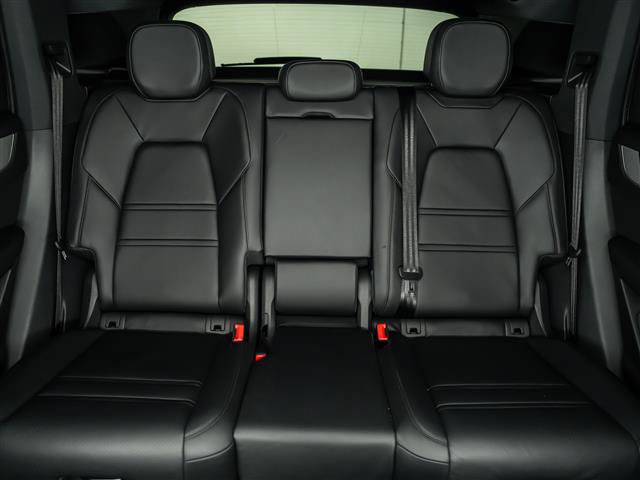 Used 2025 Porsche Cayenne AWD/4WD image 29