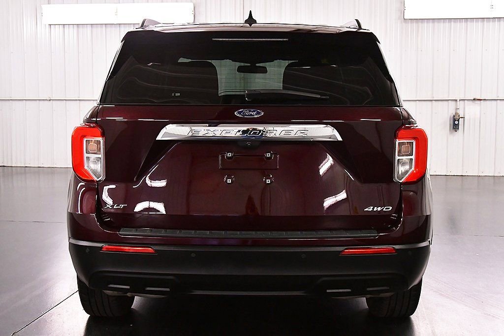 Used 2022 Ford Explorer XLT image 6