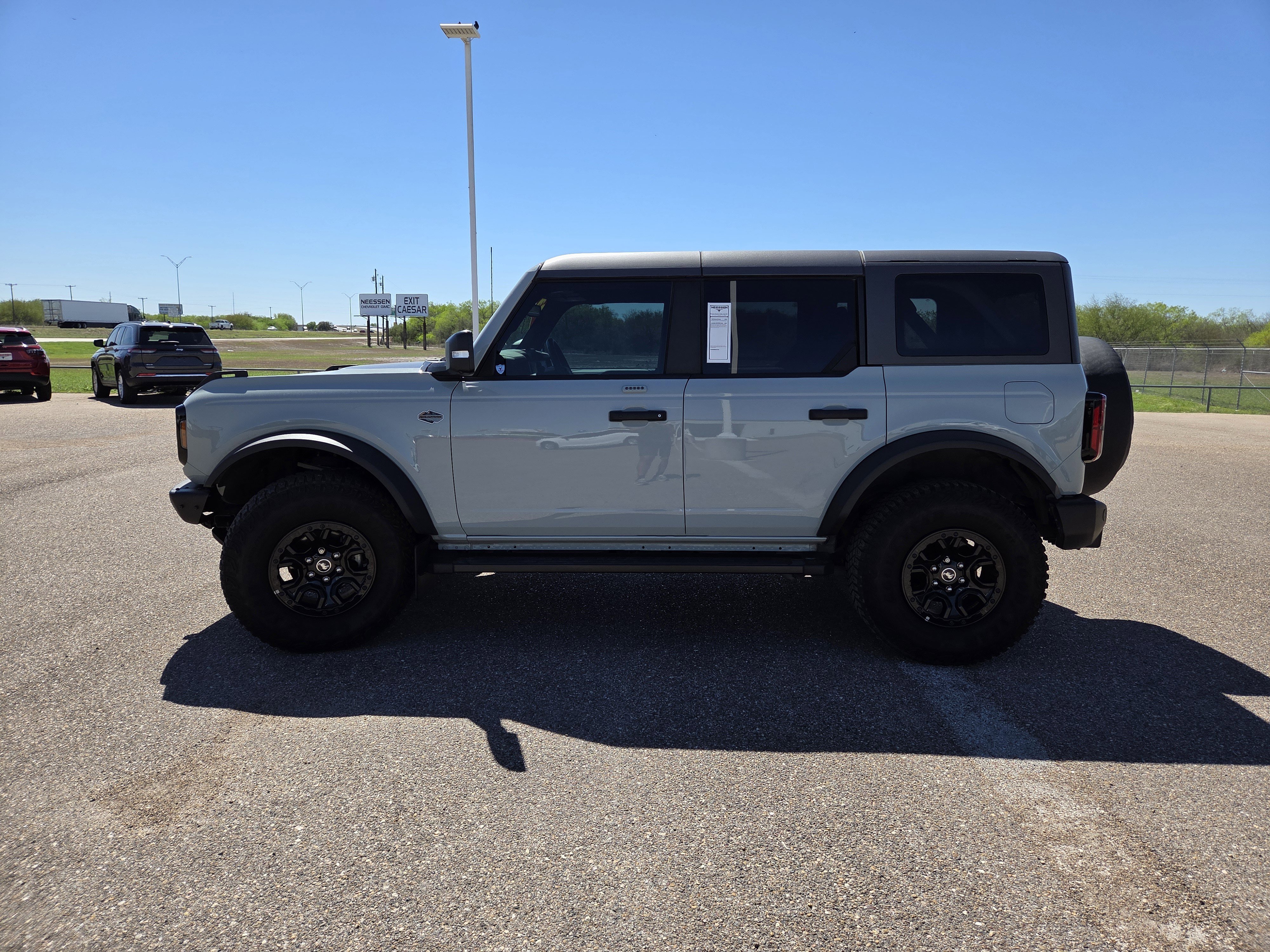 Used 2023 Ford Bronco Wildtrak image 4