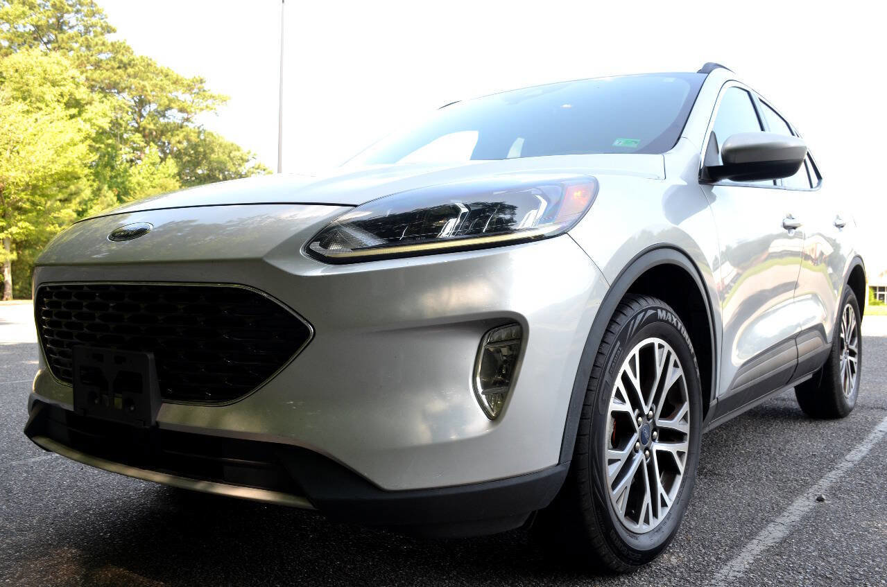 Used 2020 Ford Escape SEL image 2