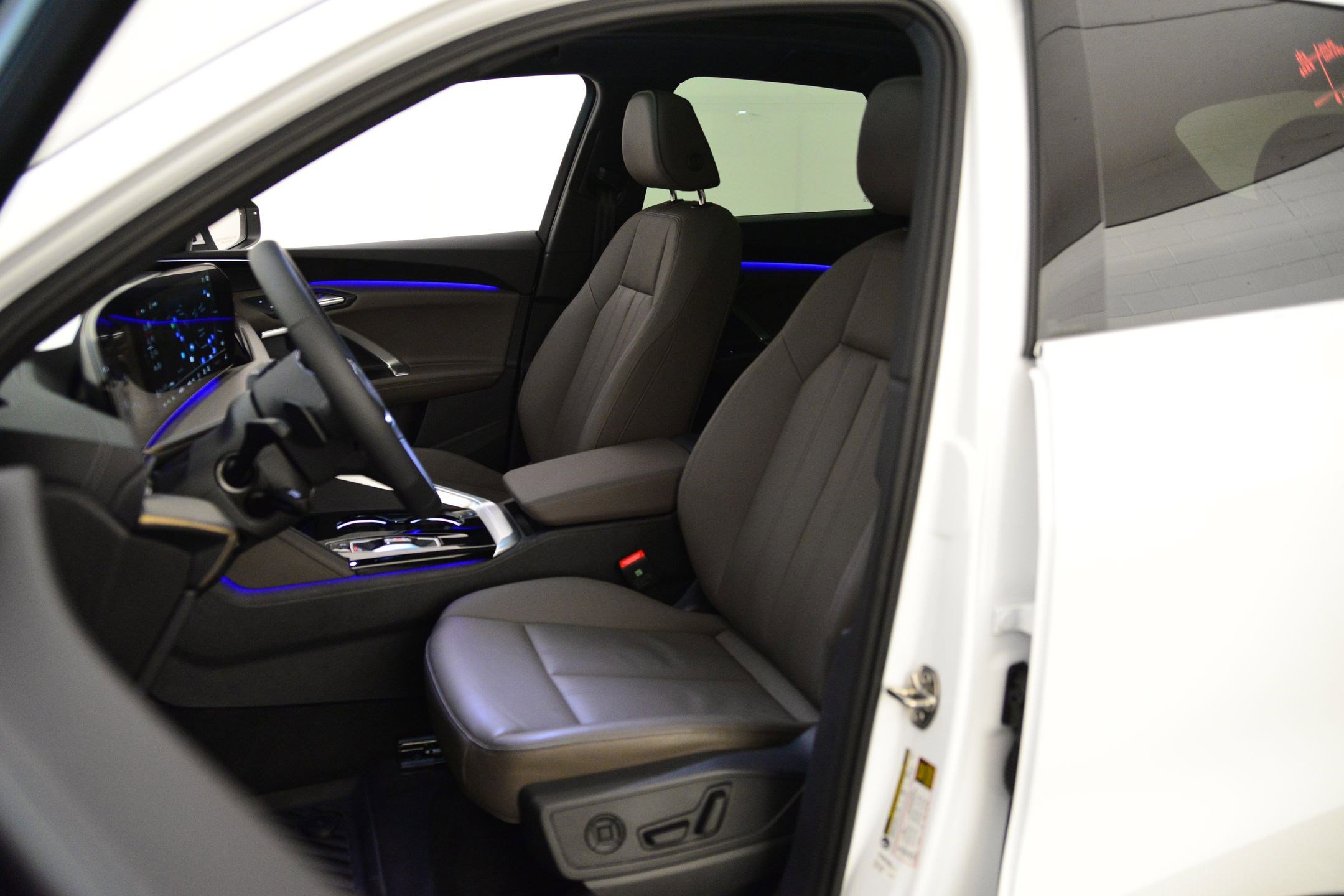 Certified 2025 Audi Q5 Premium w/ Convenience Package image 4