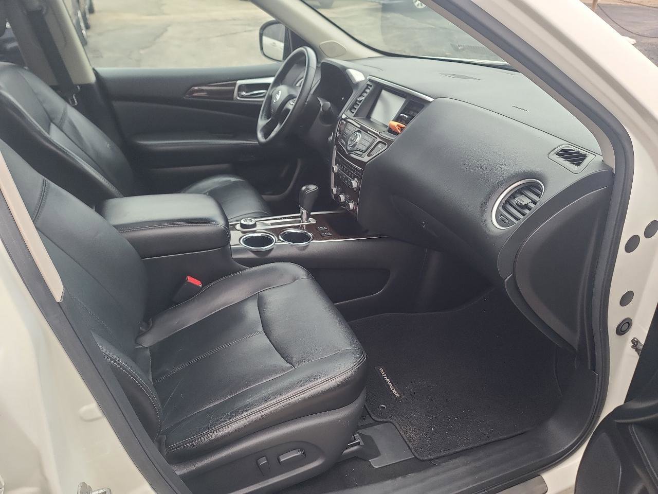 Used 2013 Nissan Pathfinder SL w/ SL Premium Pkg image 16