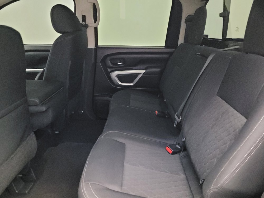 Used 2018 Nissan Titan SV image 18
