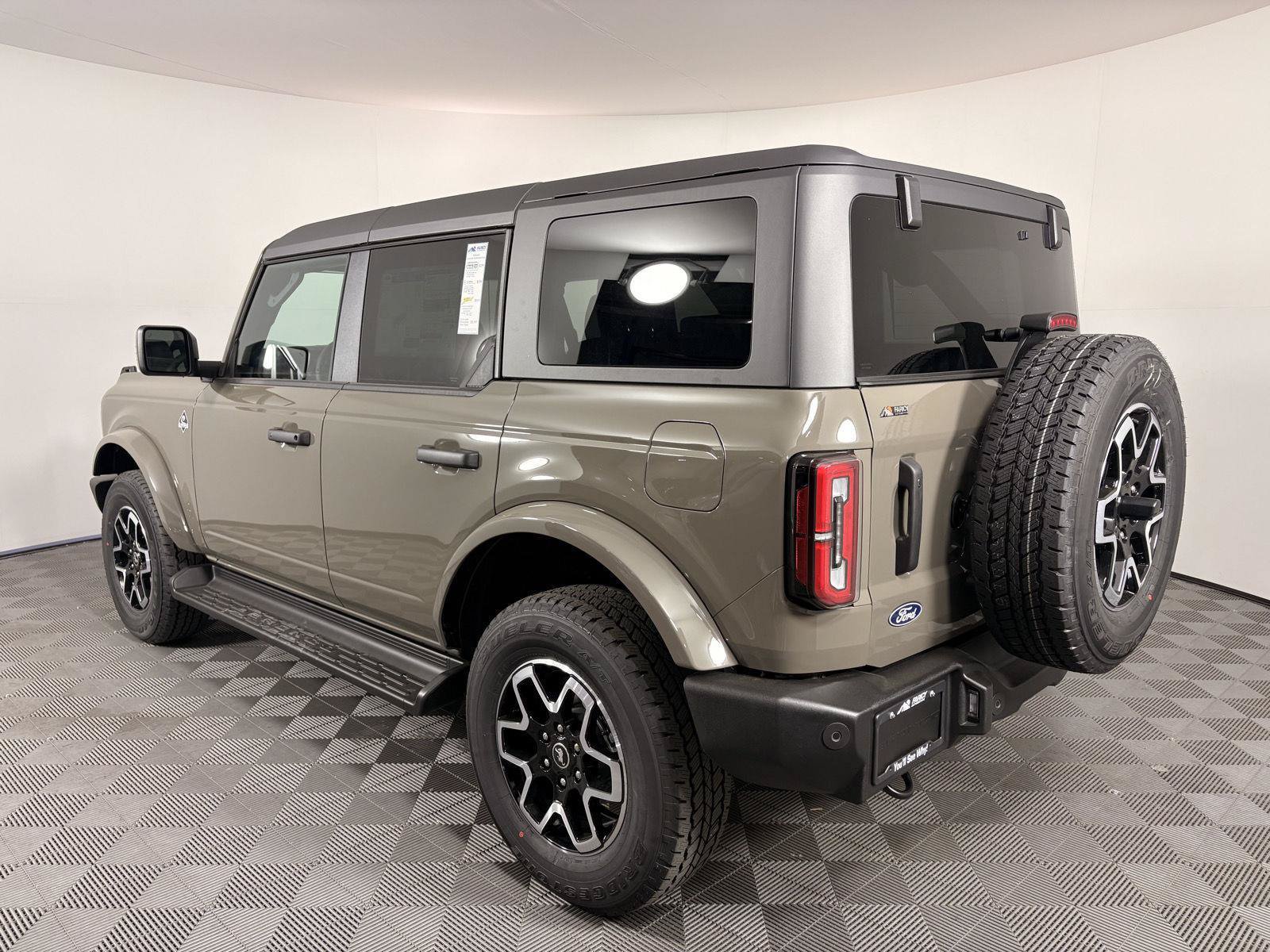Used 2026 Ford Bronco Outer Banks AWD/4WD image 3