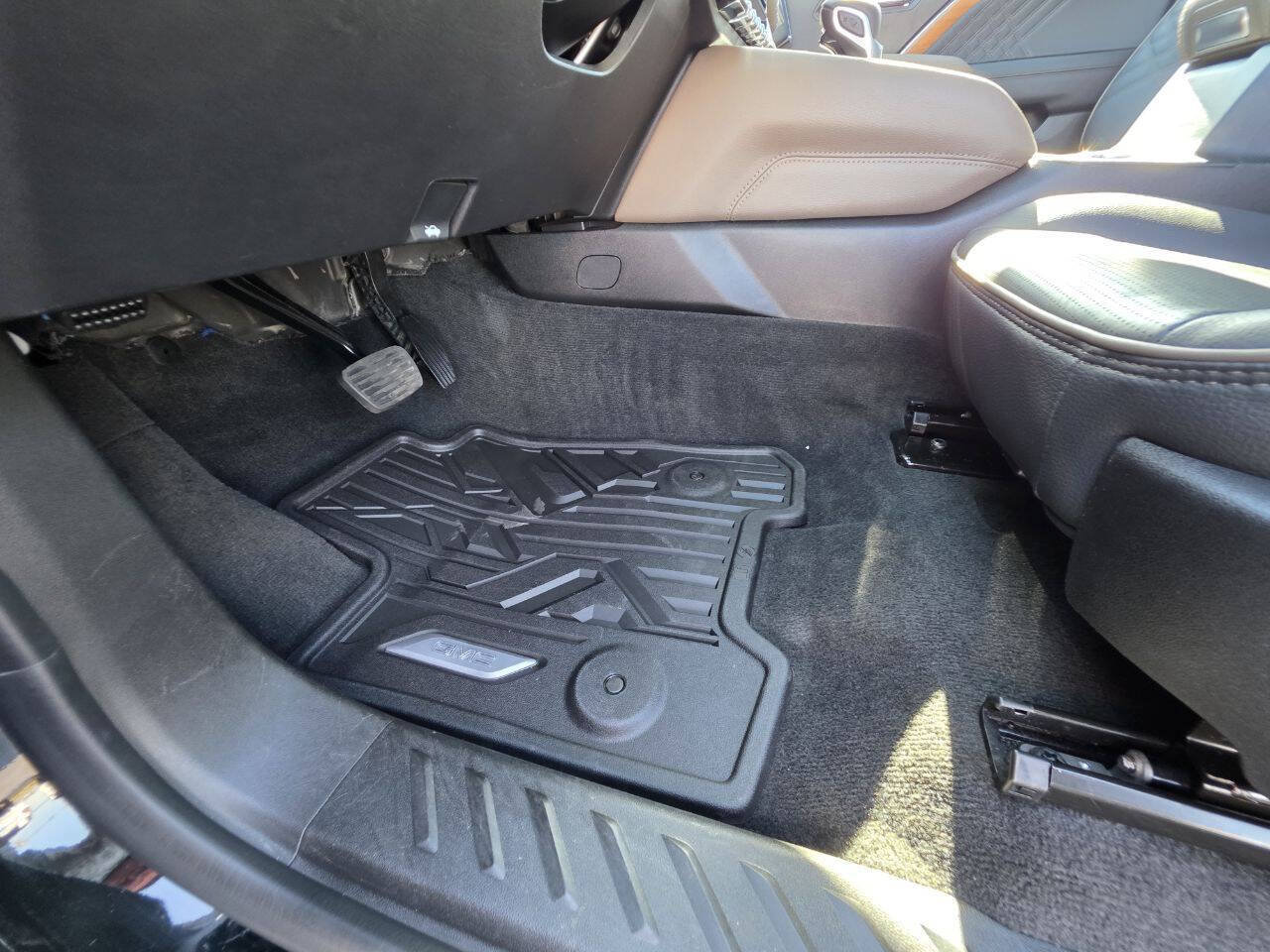 Used 2024 GMC Canyon Denali AWD/4WD image 14
