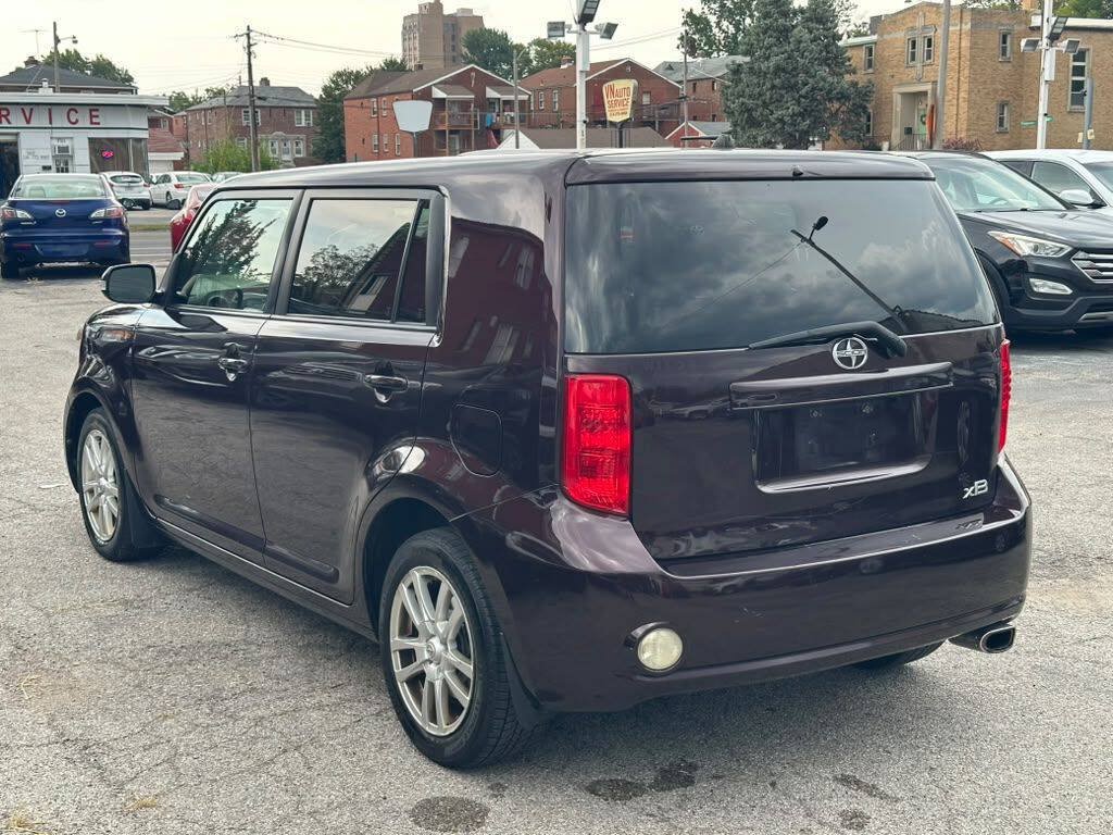 Used 2010 Scion xB FWD image 8