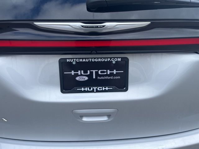 Used 2024 Chrysler Pacifica Touring-L image 5