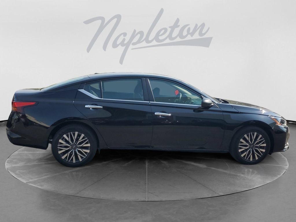 Used 2025 Nissan Altima 2.5 SV FWD image 9