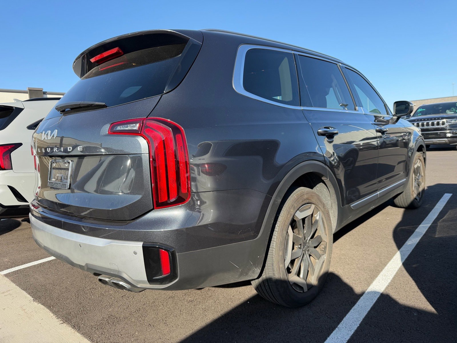 Used 2024 Kia Telluride S image 3