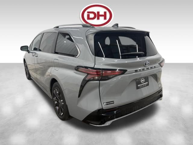 Used 2024 Toyota Sienna XSE w/ XSE Plus Package image 12