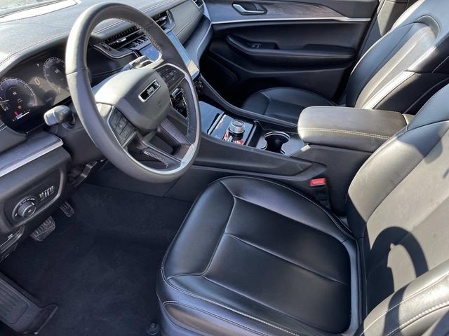 Used 2025 Jeep Grand Cherokee Limited AWD/4WD image 25