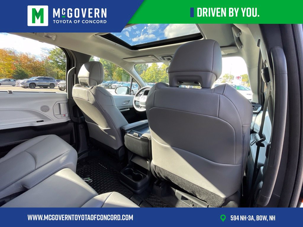 Used 2026 Toyota Sienna XLE FWD image 20