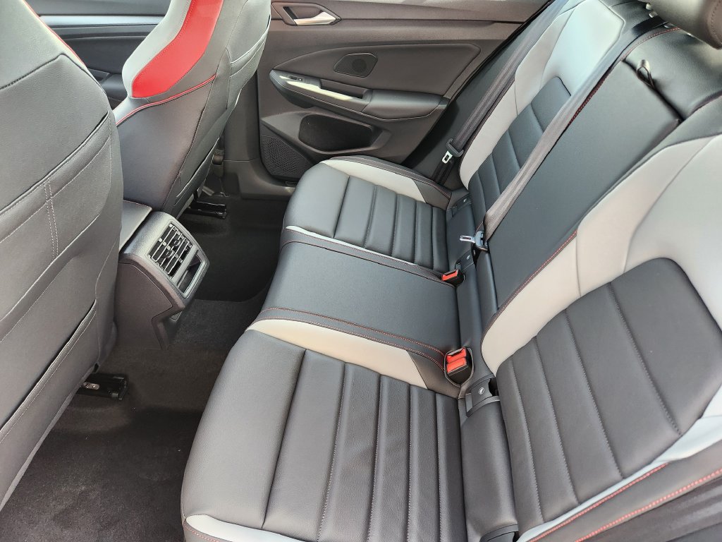 New 2026 Volkswagen GTI SE FWD image 18