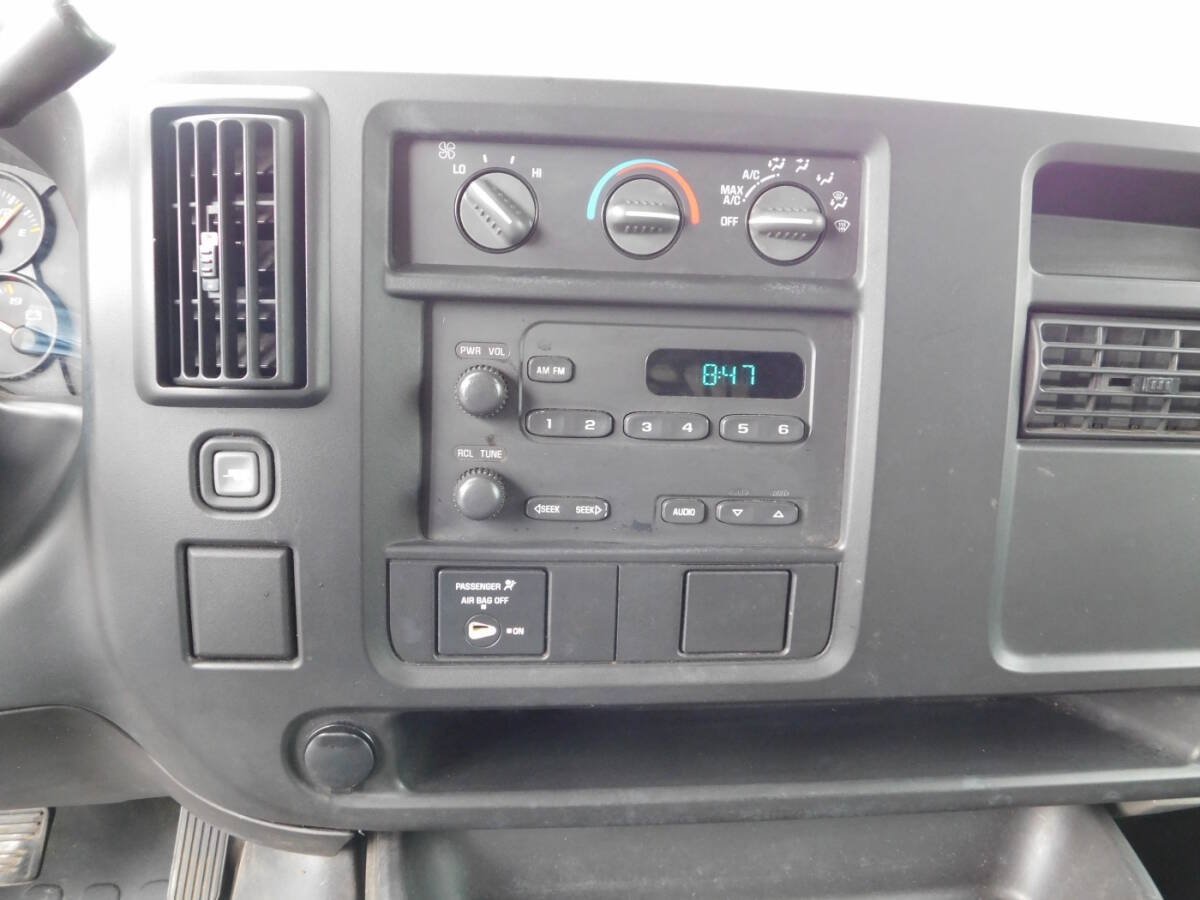 Used 2005 Chevrolet Express 3500 RWD image 10