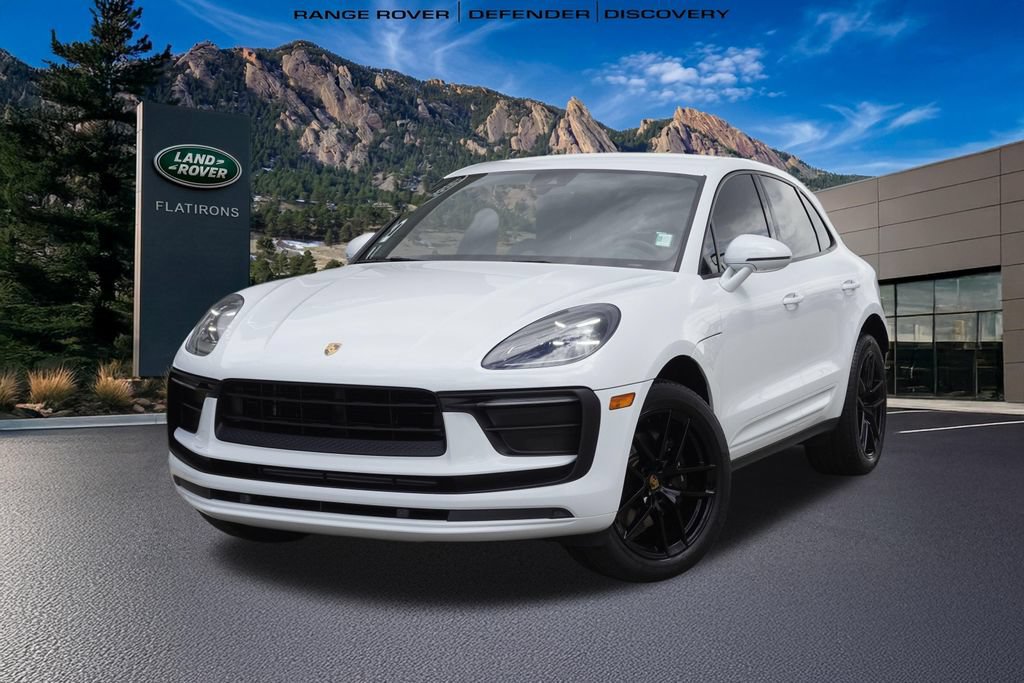 Used 2022 Porsche Macan AWD/4WD image 1