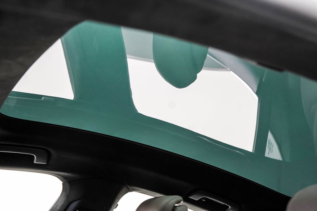 Used 2020 Porsche Taycan 4S image 19