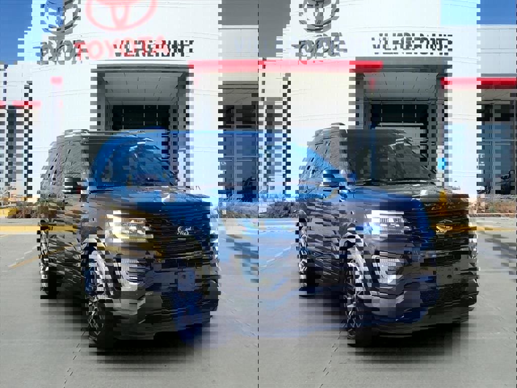 Used 2016 Ford Explorer Sport w/ Equipment Group 401A image 3