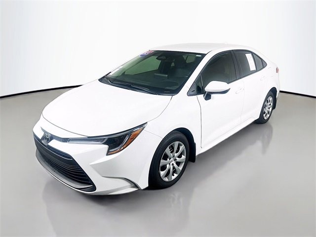 Used 2025 Toyota Corolla LE image 3